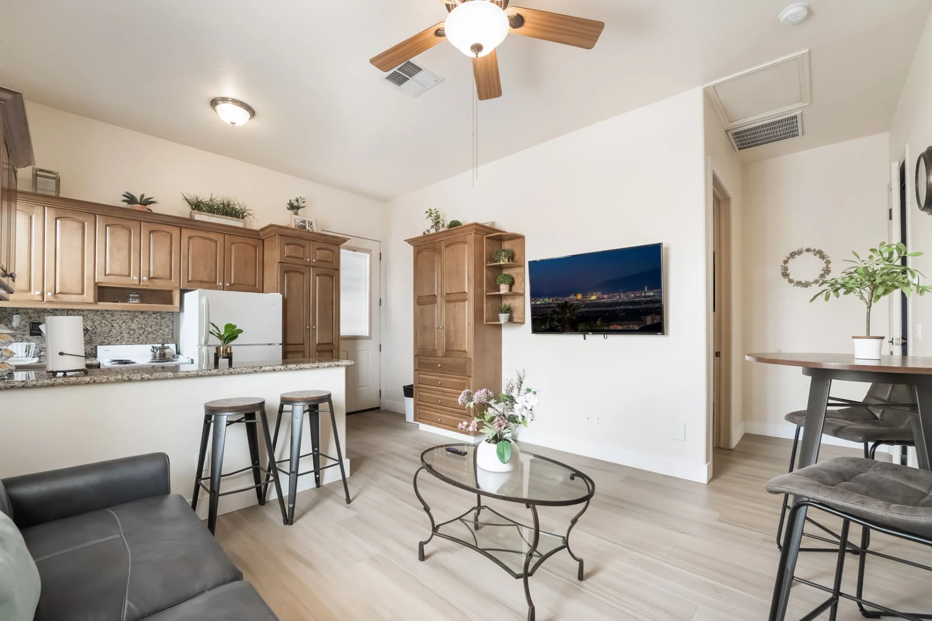 Luxury Mansion, 5 Minutes from Strip! 