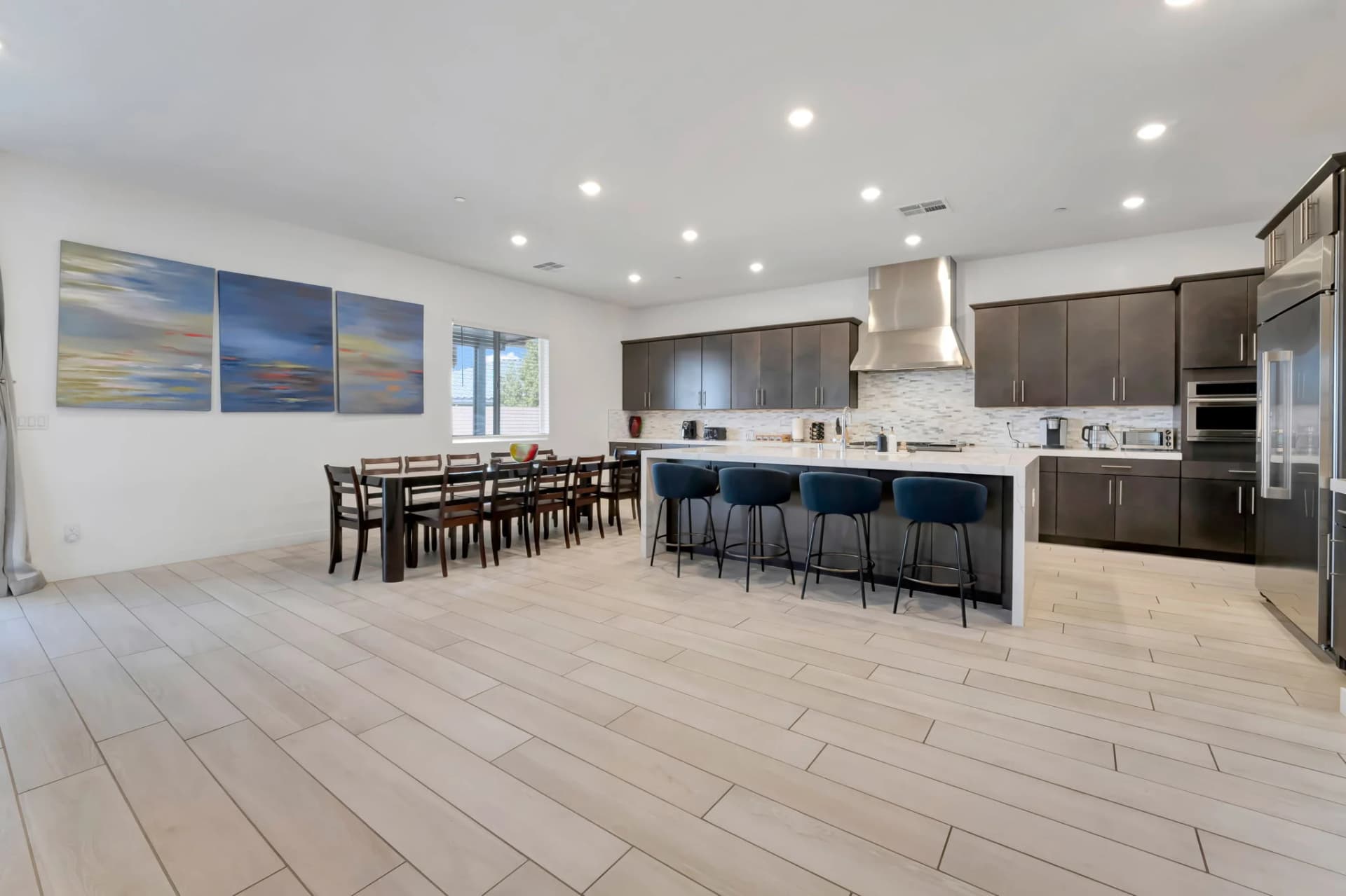 Luxury Oasis Getaway - 6Br, 14Bd 4 miles to Strip